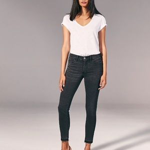 Perfect Condition Dark Wash Skinny Jeans! 👖